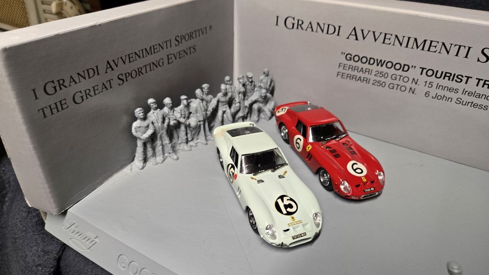 Ferrari 250 GTO Diorama Bang 1:43 – Goodwood Tourist Trophy 1962 – I Grandi Avvenimenti Sportivi Sammlermodell – Bild 3